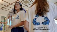 Kolaborasi Grab dan Aqua Kelola Sampah Plastik