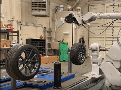 Ganti Ban Cepat Cuma Hitungan Menit, Serahkan pada Robot Ini