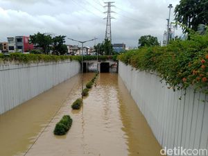 Potret Underpass Senen yang Kebanjiran Usai Jakarta Diguyur Hujan