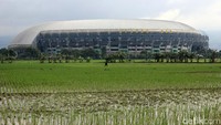 Dari jauh, bangunan GBLA masih terlihat amat kukuh. (Foto: detikcom/Wisma Putra)