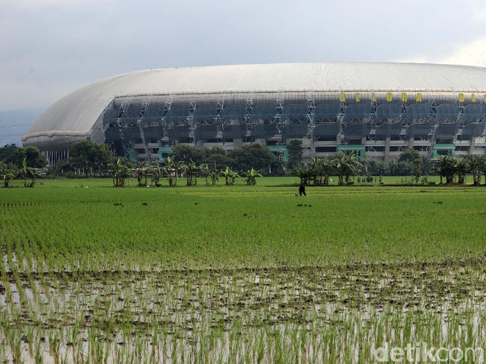 Dinas Tata Ruang (Distaru) Kota Bandung, telah mengajukan pengkajian kembali Stadion GBLA. Nantinya stadion ini akan menjadi kandang bagi Persib Bandung.