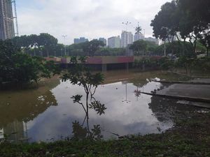 Sudah 27 Jam, Banjir Underpass Kemayoran Belum Surut Ketinggian 2,5 Meter Sudah 27 Jam, Banjir Underpass Kemayoran Belum Surut Ketinggian 2,5 Meter