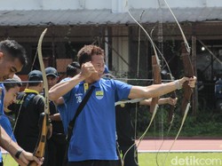 Menurutnya panahan bagus, untuk membangun fokus pemain.