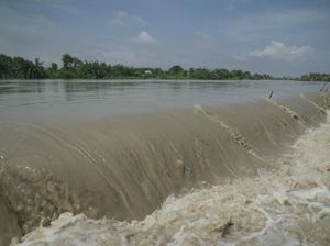 Tanggapan Wagub Jabar soal Jebolnya Anak Sungai Citarum di Bekasi Tanggapan Wagub Jabar soal Jebolnya Anak Sungai Citarum di Bekasi