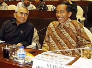 Dibandingkan dengan Anies, Begini Momen Jokowi Hadiri Rapat Banjir di DPR Dibandingkan dengan Anies, Begini Momen Jokowi Hadiri Rapat Banjir di DPR