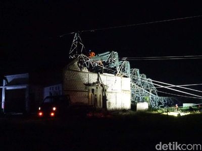 Sudah 21 Jam Tower PLN di Rembang Belum Dievakuasi
