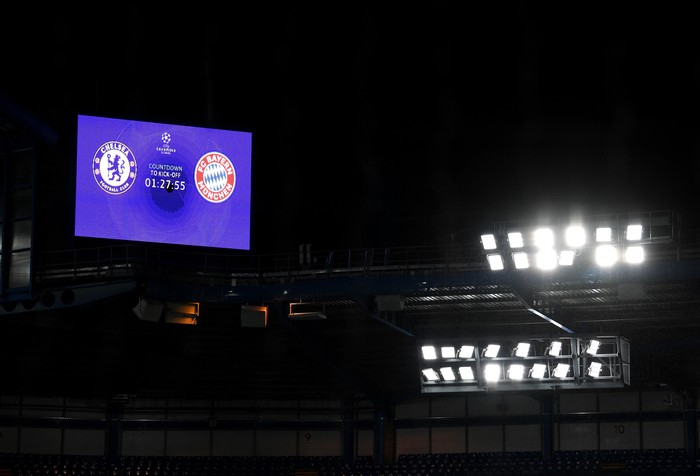 LONDON, ENGLAND - FEBRUARY 25: A view inside the stadium as the big screen shows the countdown until kick off prior to the UEFA Champions League round of 16 first leg match between Chelsea FC and FC Bayern Muenchen at Stamford Bridge on February 25, 2020 in London, United Kingdom. (Photo by Mike Hewitt/Getty Images)