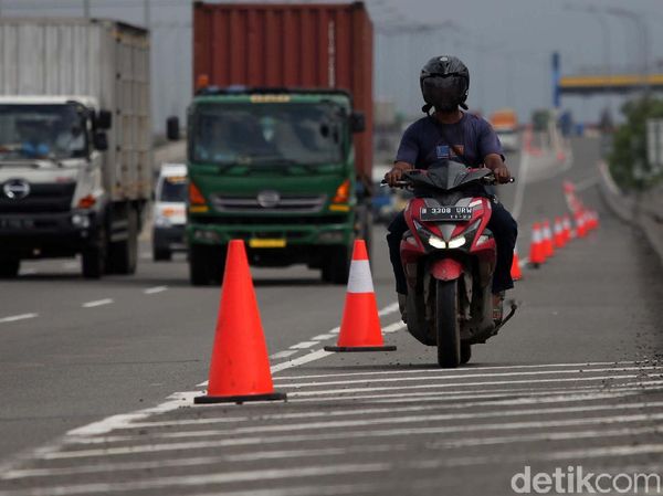 Banjir di Cilincing Jakut, Pemotor Masuk Tol JORR