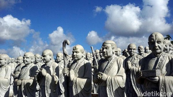 Foto: Vihara 1.000 Wajah yang Unik di Tanjungpinang