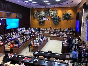 Anies-RK Dicap Tak Berhati Gegara Absen Rapat Banjir di DPR RI