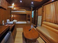Liburan Unik, Menginap di Mobil Caravan Tengah Hutan