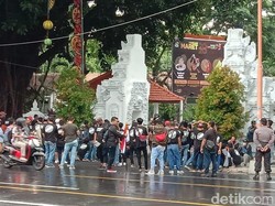 Warga Pro Investasi Gelar Aksi Damai di Depan Kantor Pemkab Banyuwangi