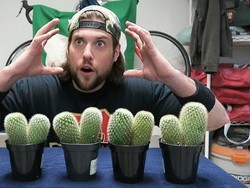 Demi Subscribers, Para YouTuber Ini Rela Makan Kaktus hingga Sampah