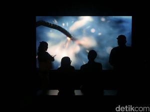 Seniman Performans Melati Suryodarmo Unjuk Gigi Seniman Performans Melati Suryodarmo Unjuk Gigi
