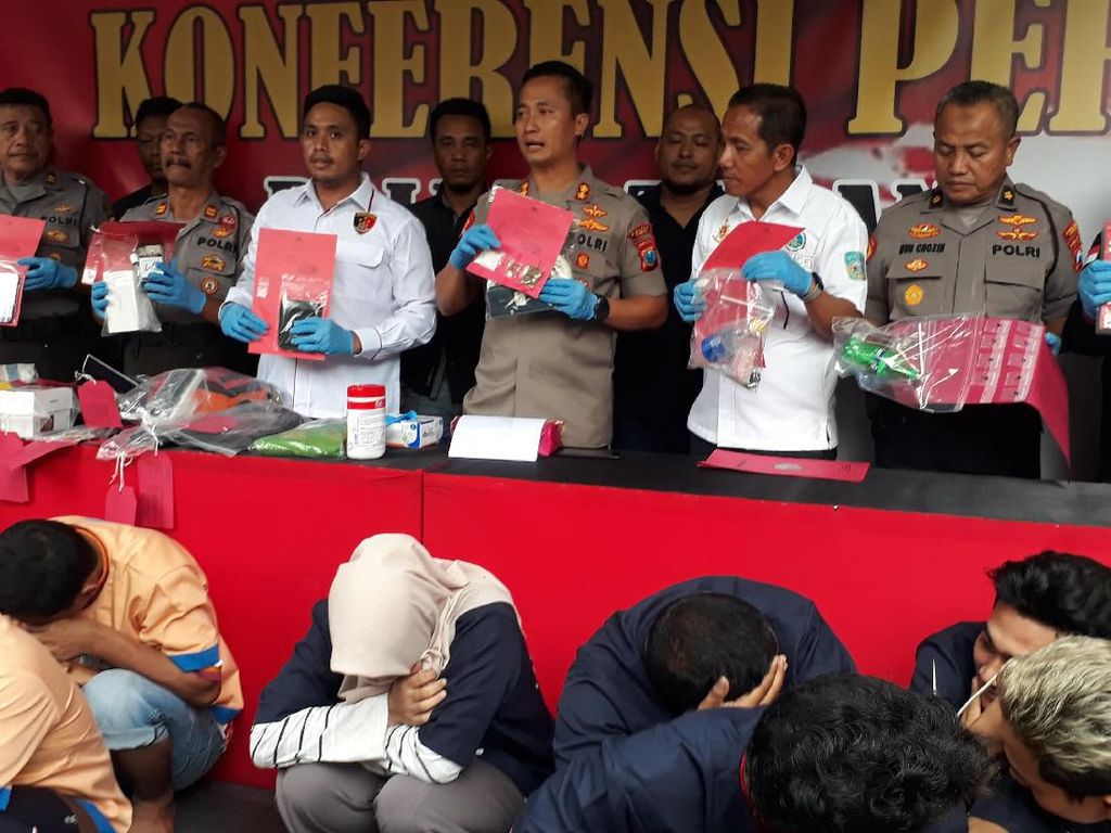 Suami Dipenjara, Istri Ini Teruskan Bisnis Narkoba Suami Dipenjara, Istri Ini Teruskan Bisnis Narkoba