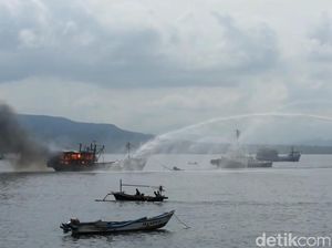 Kapal Muat Ikan Terbakar di Selat Bali, Kerugian Capai Rp 2 M
