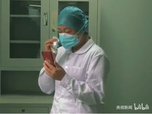 Viral Tangisan Pilu Perawat Pasien Corona yang Tak Melihat Ibunya Meninggal