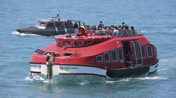 Begini Momen Evakuasi Awak Kapal World Dream di Kepulauan Riau