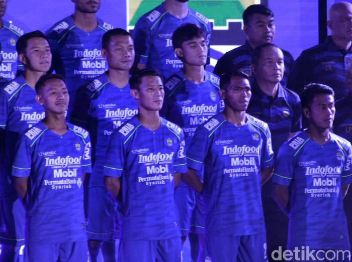 Persib Bandung meluncurkan tim dan jersy untuk mengarungi Shopee Liga 1 2020. Jersey utama Persib masih dominan menggunakan warna biru.