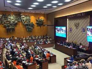 Anies-RK Disebut Tak Punya Hati Gegara Absen Rapat Banjir di DPR
