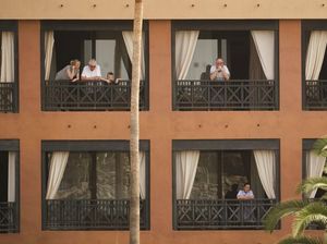 Ada 1 Orang Positif Corona, Ribuan Tamu Hotel di Spanyol Dikarantina