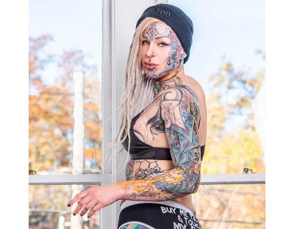 Transformasi Wanita yang Tubuh hingga Wajah Dihiasi Tato, Dulunya Beda Banget