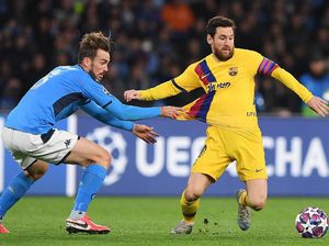 Napoli Vs Barcelona Tuntas 1-1, Vidal Dikartu Merah