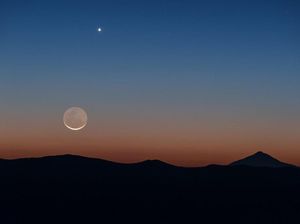 Hari Ini! Ciuman Venus dan Bulan Bisa Dilihat dari Indonesia Hari Ini! Ciuman Venus dan Bulan Bisa Dilihat dari Indonesia