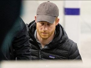 Harry Tiba di Inggris untuk Pemakaman Pangeran Philip Tanpa Meghan Markle Harry Tiba di Inggris untuk Pemakaman Pangeran Philip Tanpa Meghan Markle