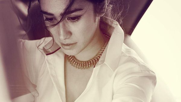 Potret Alexandra Gottardo yang Suka Tampil Natural dengan Bulu Ketiak