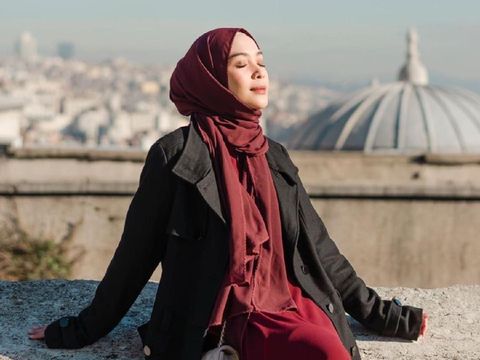 6 Perbedaan Tipe Hijab Berdasarkan Negaranya, Iran Pakai Chador