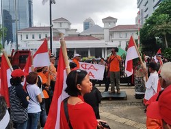 Massa Demo Balai Kota soal Banjir-Revitalisasi Monas, Tuntut Anies Lengser