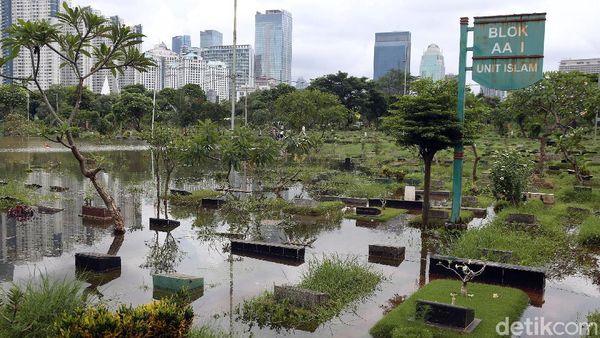 Waduh! Banjir Masih Rendam TPU Karet Bivak