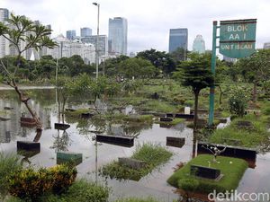Waduh! Banjir Masih Rendam TPU Karet Bivak Waduh! Banjir Masih Rendam TPU Karet Bivak