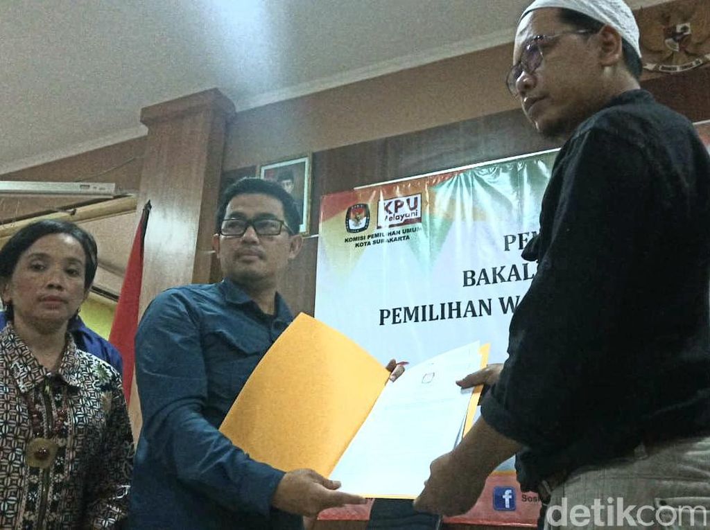 Berkas Tak Lengkap, Abah Ali-Gus Amak Gagal Nantang Gibran-Purnomo Berkas Tak Lengkap, Abah Ali-Gus Amak Gagal Nantang Gibran-Purnomo