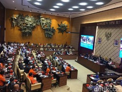 Anies hingga RK Tak Hadir, Rapat Bahas Banjir di DPR Ditunda