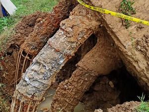 Penampakan Fondasi yang Tercerabut Saat Tower PLN Roboh di Rembang Penampakan Fondasi yang Tercerabut Saat Tower PLN Roboh di Rembang