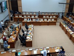 Ruangan Tutup karena Staf Kena COVID-19, Komisi VIII DPR Rapat di Mana?