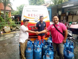 Bantu Korban Banjir, Pertamina Kirim Ratusan LPG untuk 5 Dapur Umum