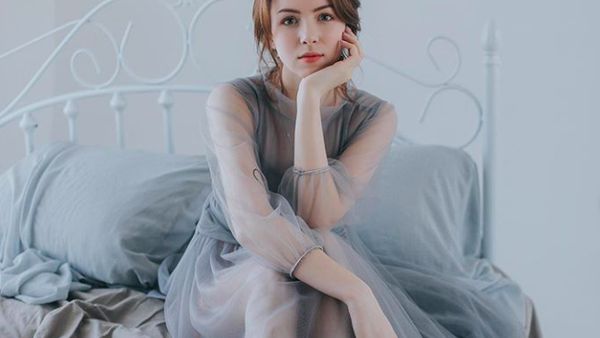 Sosok Model Ukraina Menawan yang Enggan Tinggalkan Wuhan