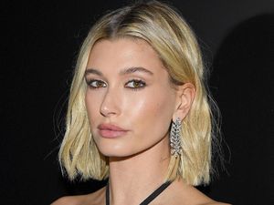 Hailey Bieber Alami Gejala Stroke Akibat Penggumpalan Darah di Otak Hailey Bieber Alami Gejala Stroke Akibat Penggumpalan Darah di Otak