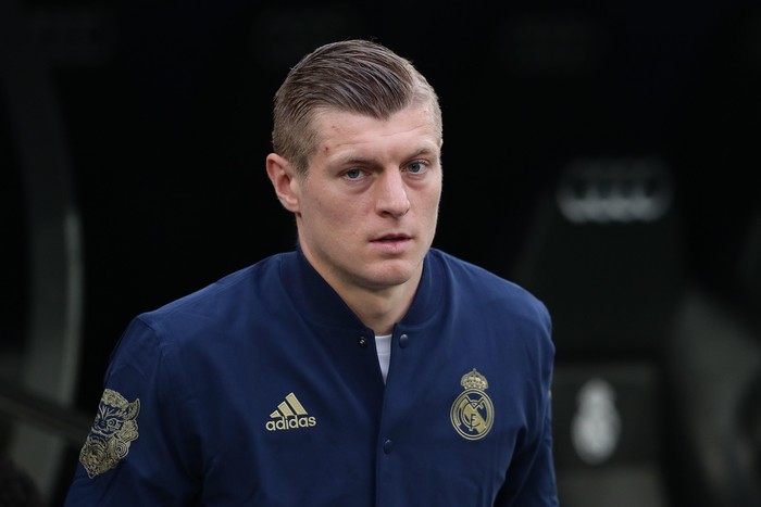MADRID, SPAIN - JANUARY 18: Toni Kroos of Real Madrid CF accesses the pitch prior to start the Liga match between Real Madrid CF and Sevilla FC at Estadio Santiago Bernabeu on January 18, 2020 in Madrid, Spain. (Photo by Gonzalo Arroyo Moreno/Getty Images)