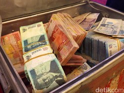 Wujud Uang Palsu Rp 2,9 Miliar di Mobil yang Terjaring Razia PSBB