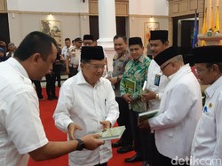 Lantik DMI Banten, Jusuf Kalla: Masjid Bukan Hanya Tempat Salat dan Dakwah