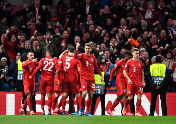 LONDON, ENGLAND - FEBRUARY 25: Thomas Muller of Bayern Munich celebrates his sides first goal scored by Serge Gnabry  during the UEFA Champions League round of 16 first leg match between Chelsea FC and FC Bayern Muenchen at Stamford Bridge on February 25, 2020 in London, United Kingdom. (Photo by Shaun Botterill/Getty Images)