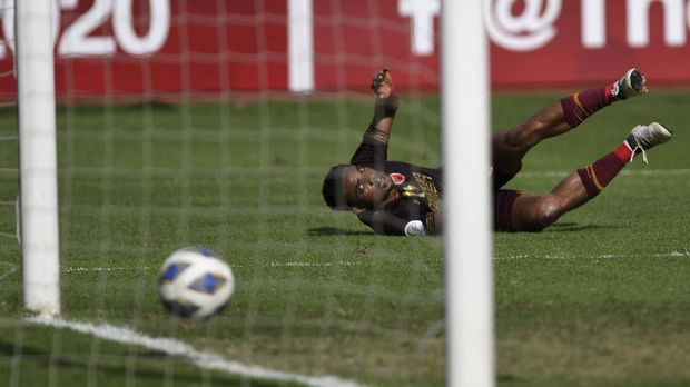 Proses gol PSM Makassar ke gawang Shan United. (