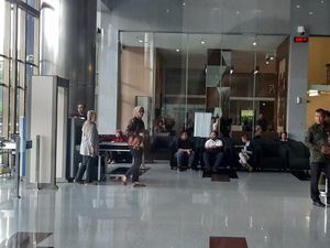 Tertunda karena Banjir, KPK Periksa Komisioner KPU Evi soal Kasus Harun Masiku Tertunda karena Banjir, KPK Periksa Komisioner KPU Evi soal Kasus Harun Masiku