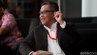 Ekspresi Hasto Saat Diperiksa KPK Soal Suap PAW