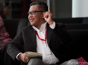 Ekspresi Hasto Saat Diperiksa KPK Soal Suap PAW Ekspresi Hasto Saat Diperiksa KPK Soal Suap PAW