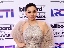 Tangan Dicium Dodit Mulyanto, Ariel Tatum Jadi Viral